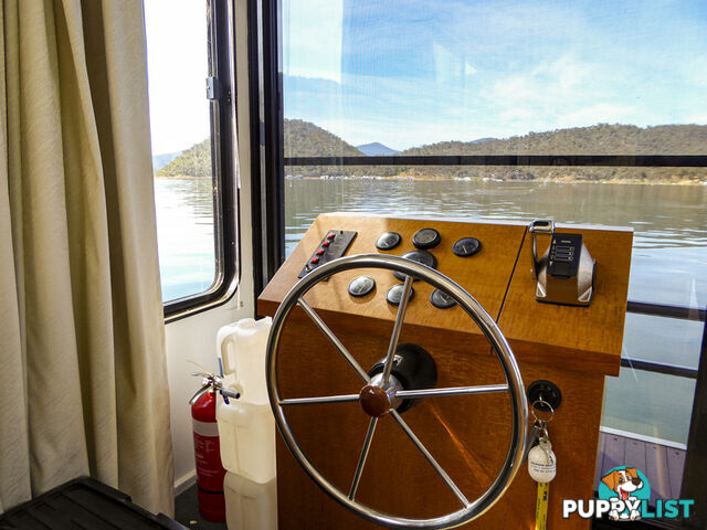 The Edge: Houseboat Holiday Home on Lake Eildon