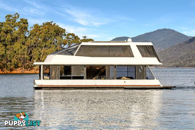 Minshadem Houseboat Holiday Home on Lake Eildon