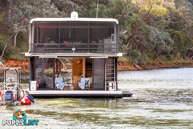 Minshadem Houseboat Holiday Home on Lake Eildon