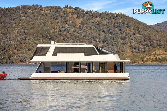 Minshadem Houseboat Holiday Home on Lake Eildon