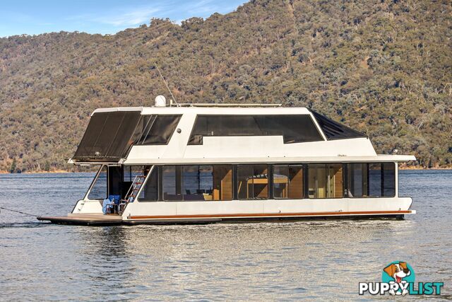 Minshadem Houseboat Holiday Home on Lake Eildon