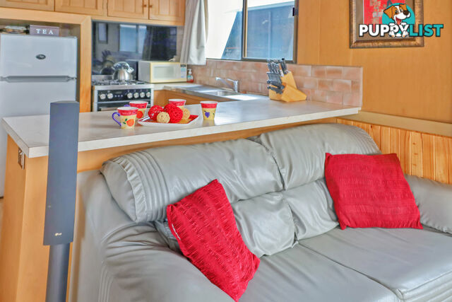 Slice of Heaven Houseboat Holiday Home on Lake Eildon