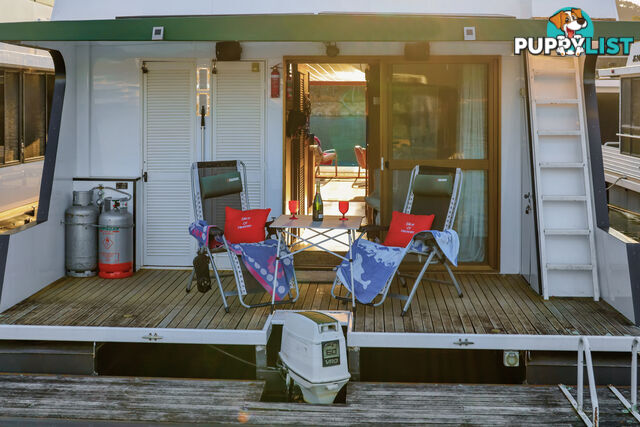 Slice of Heaven Houseboat Holiday Home on Lake Eildon