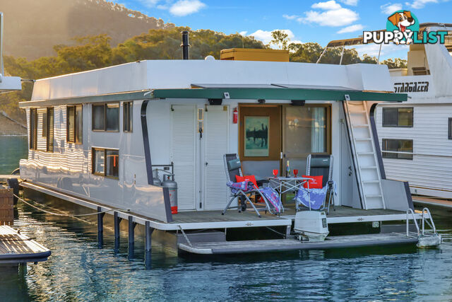 Slice of Heaven Houseboat Holiday Home on Lake Eildon