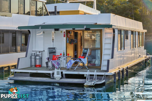 Slice of Heaven Houseboat Holiday Home on Lake Eildon