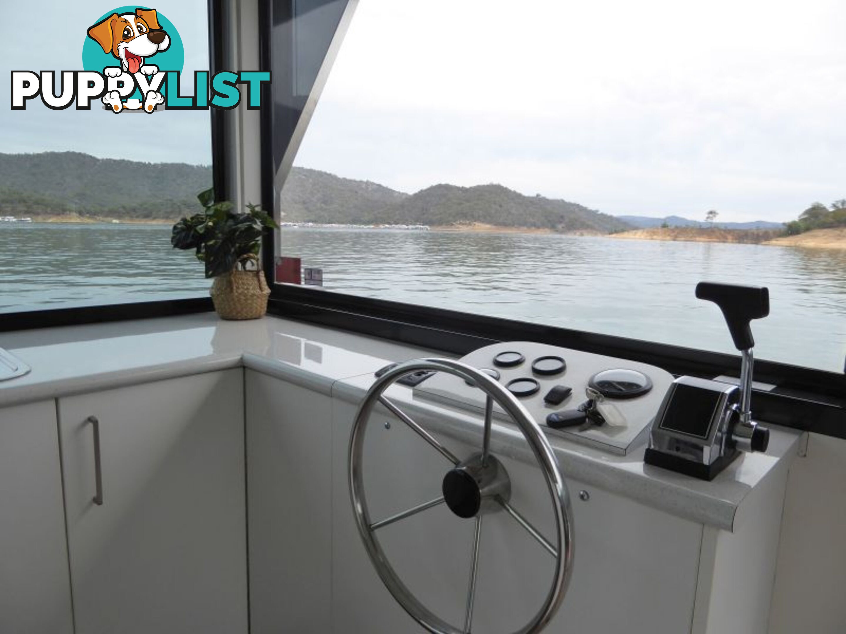 Quattro: Houseboat Holiday Home on Lake Eildon