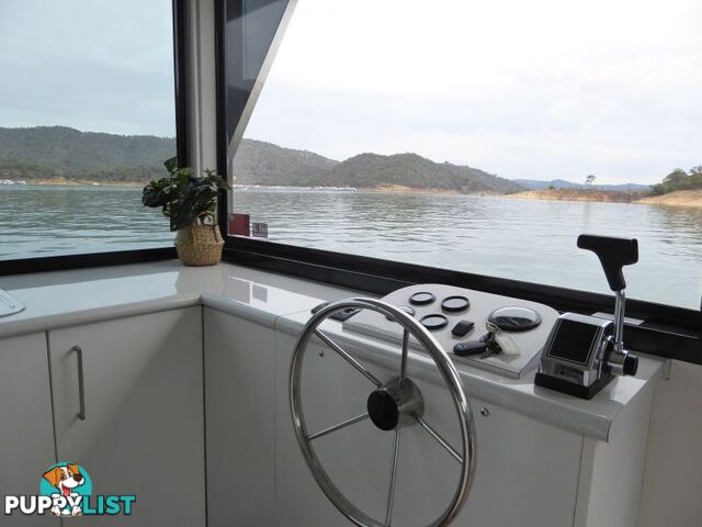 Quattro: Houseboat Holiday Home on Lake Eildon