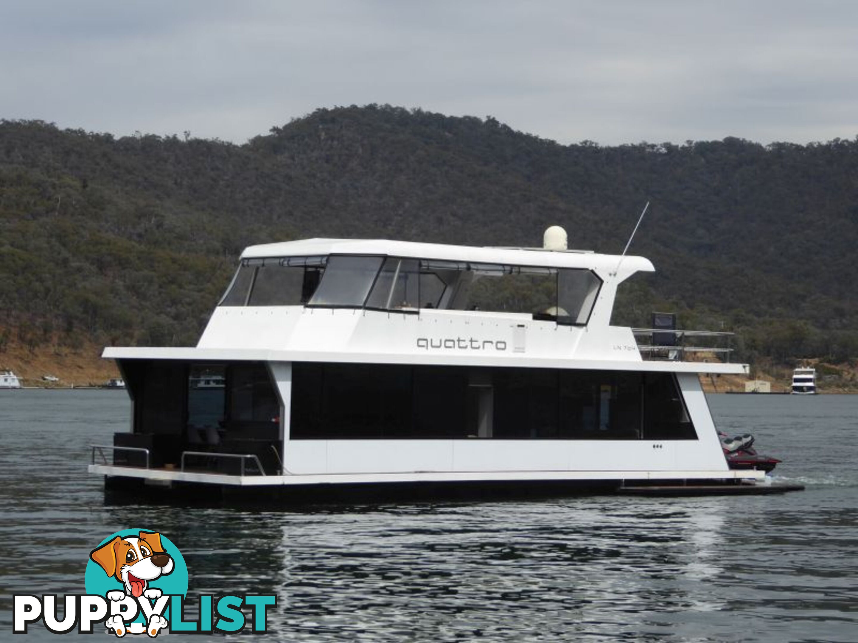 Quattro: Houseboat Holiday Home on Lake Eildon