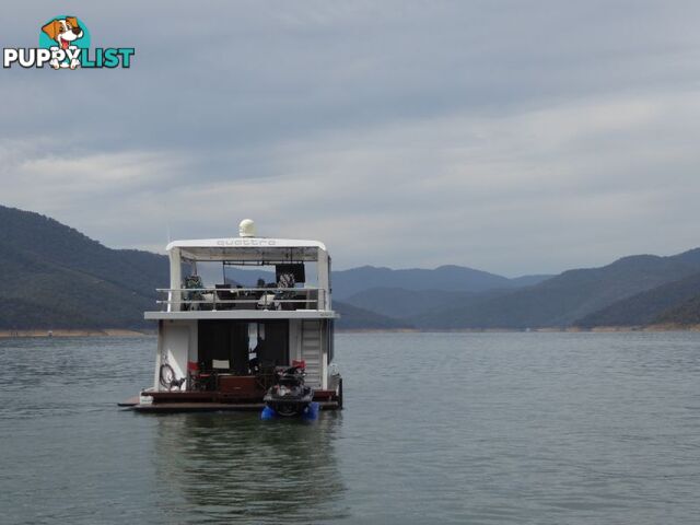 Quattro: Houseboat Holiday Home on Lake Eildon