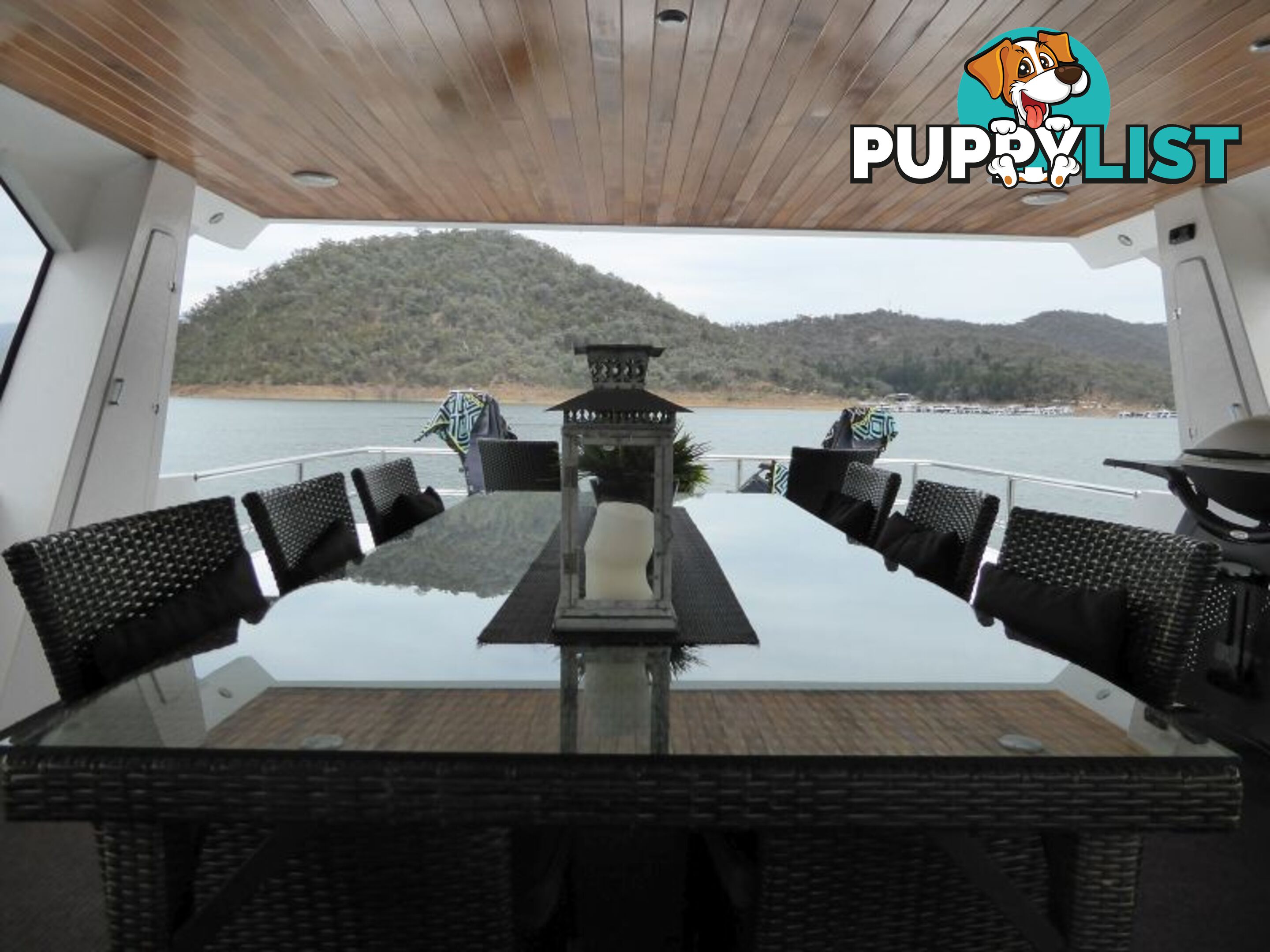 Quattro: Houseboat Holiday Home on Lake Eildon