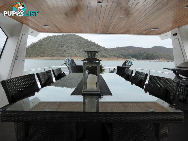 Quattro: Houseboat Holiday Home on Lake Eildon