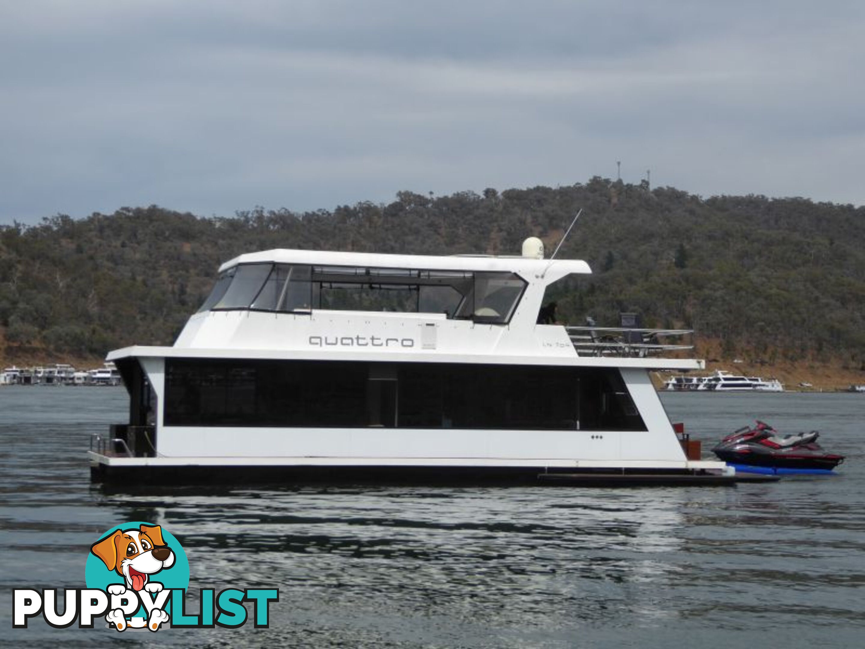 Quattro: Houseboat Holiday Home on Lake Eildon