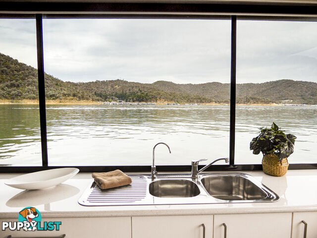 Quattro: Houseboat Holiday Home on Lake Eildon