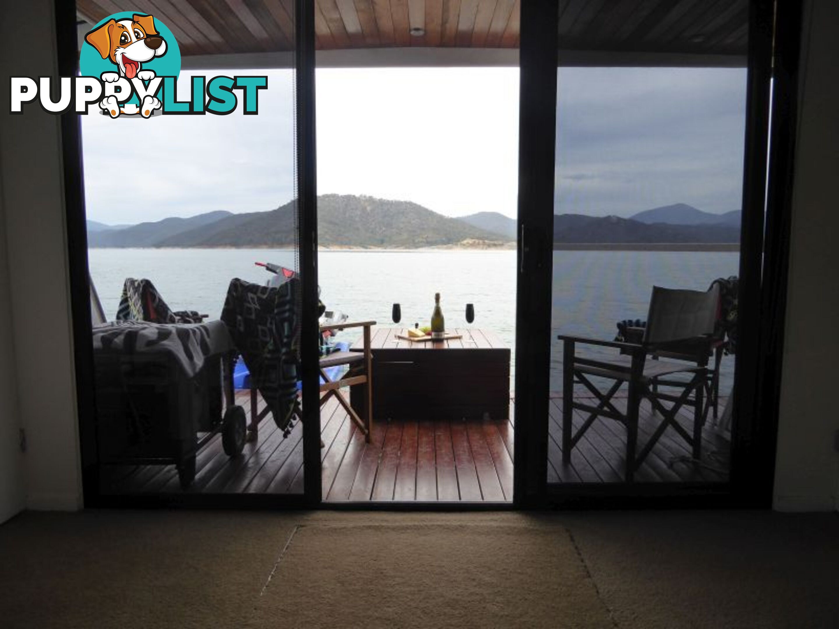 Quattro: Houseboat Holiday Home on Lake Eildon