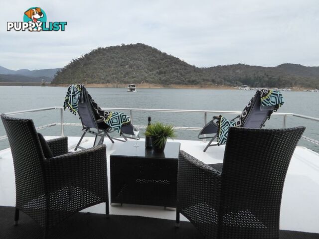 Quattro: Houseboat Holiday Home on Lake Eildon