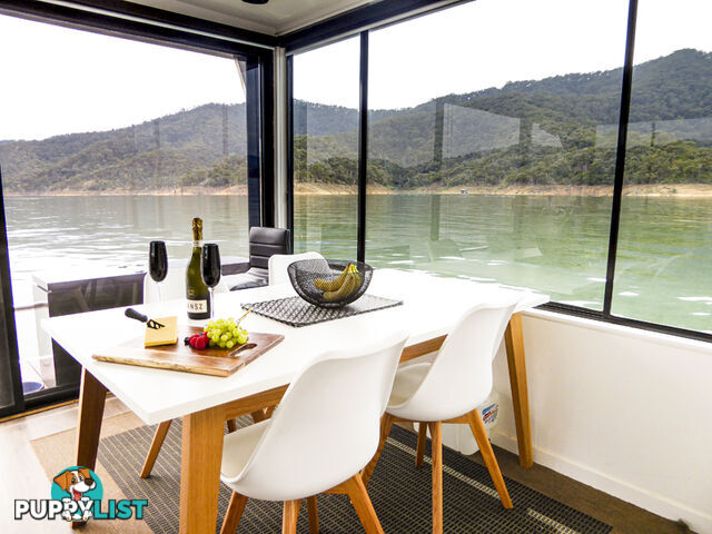 Quattro: Houseboat Holiday Home on Lake Eildon