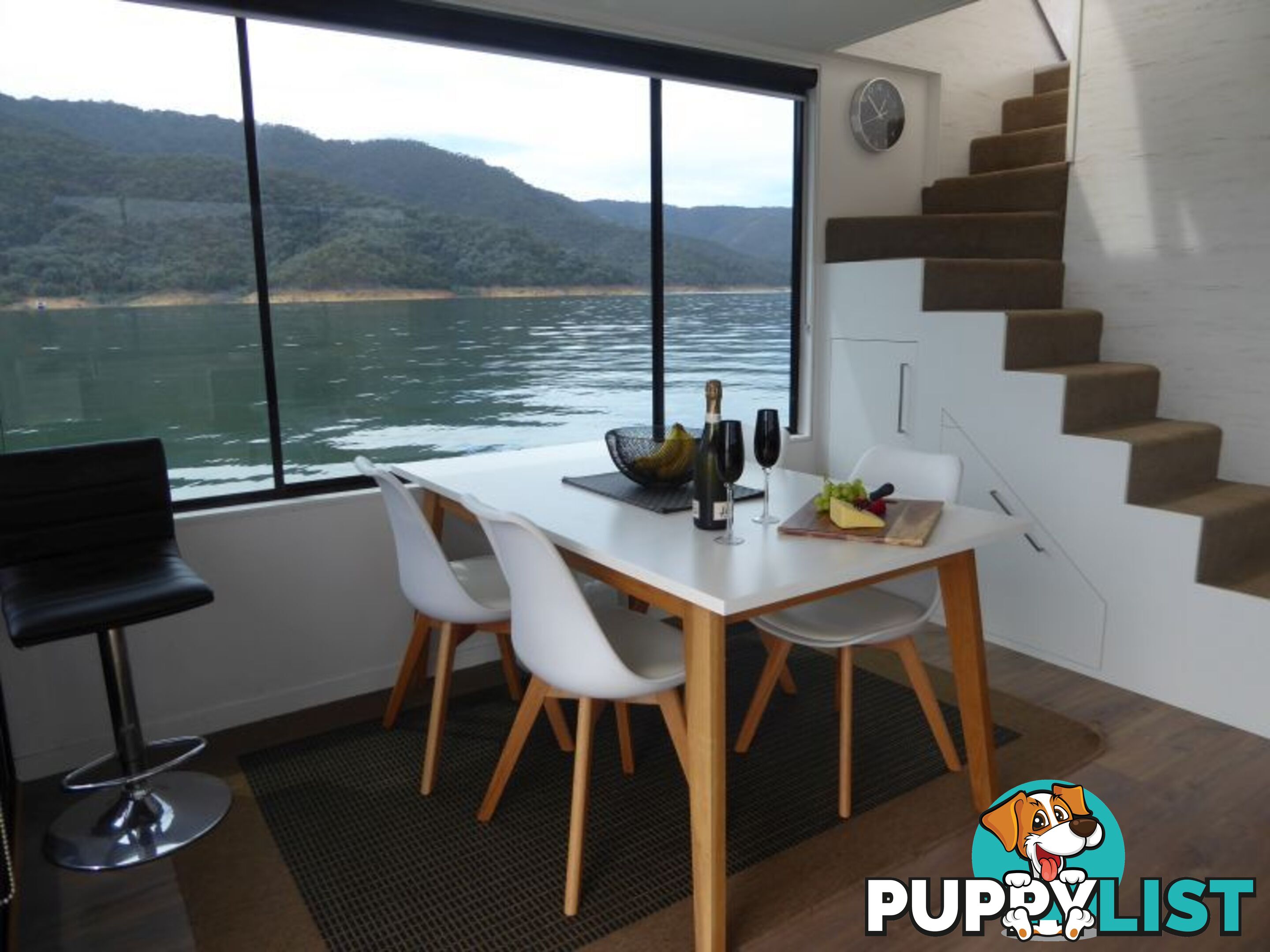 Quattro: Houseboat Holiday Home on Lake Eildon