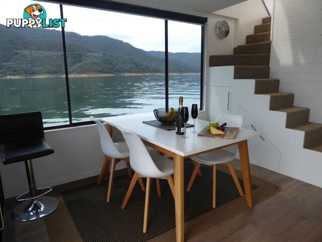 Quattro: Houseboat Holiday Home on Lake Eildon