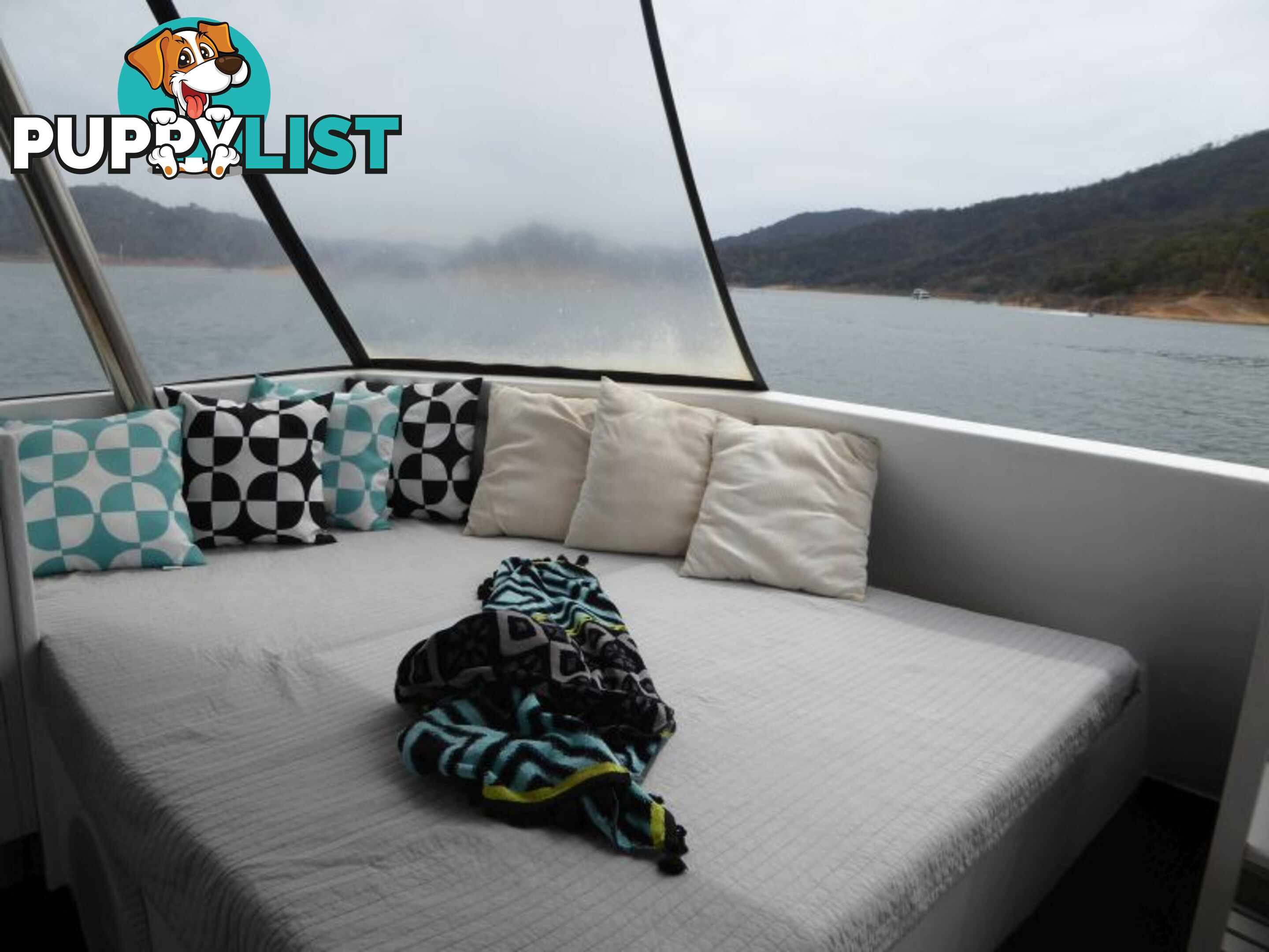 Quattro: Houseboat Holiday Home on Lake Eildon