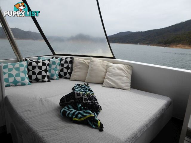 Quattro: Houseboat Holiday Home on Lake Eildon