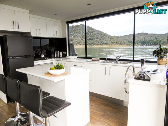 Quattro: Houseboat Holiday Home on Lake Eildon