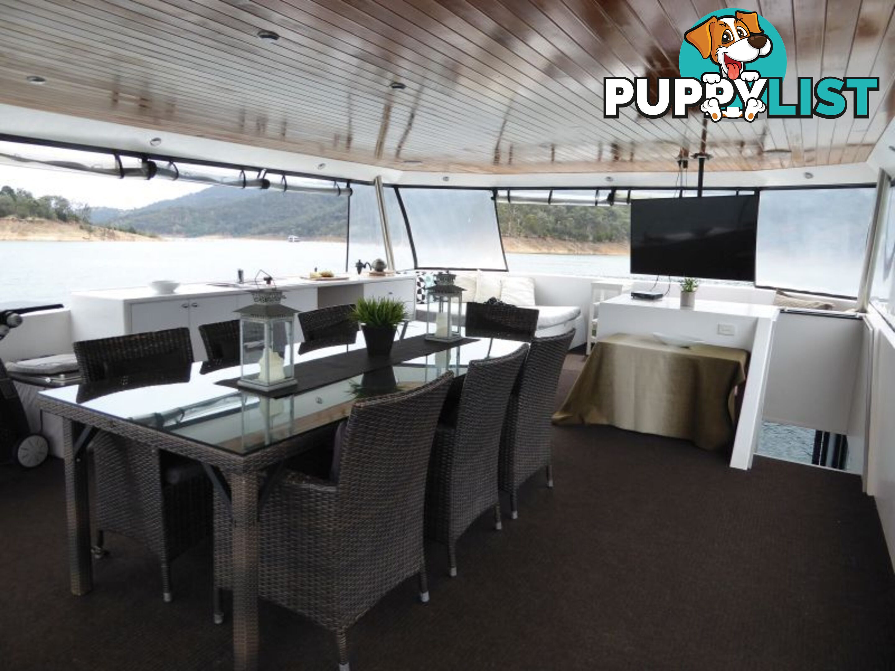 Quattro: Houseboat Holiday Home on Lake Eildon