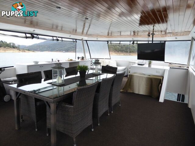 Quattro: Houseboat Holiday Home on Lake Eildon