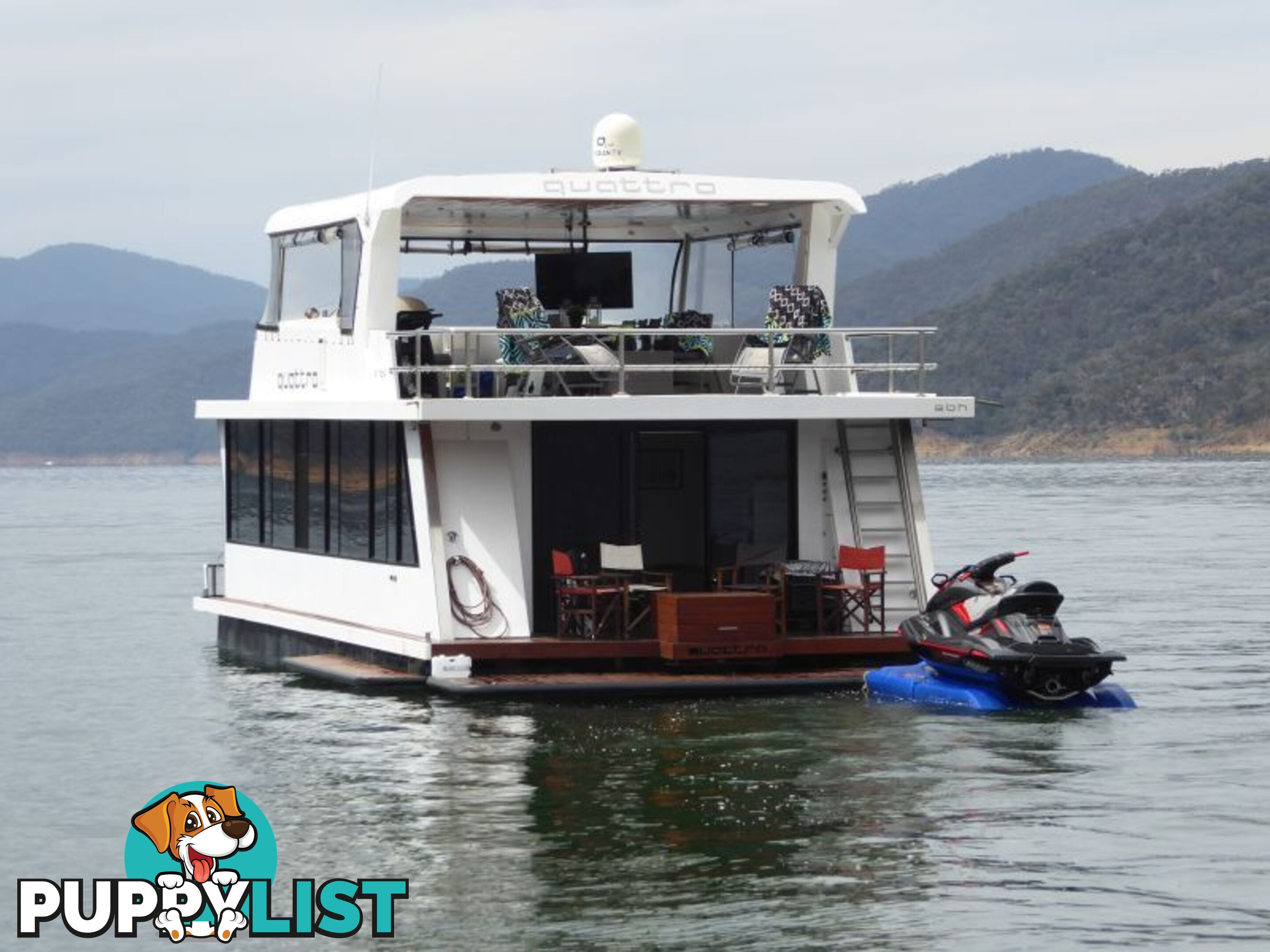 Quattro: Houseboat Holiday Home on Lake Eildon