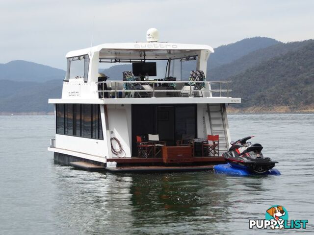 Quattro: Houseboat Holiday Home on Lake Eildon