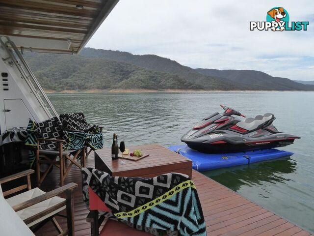 Quattro: Houseboat Holiday Home on Lake Eildon