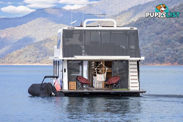 Nomad Houseboat Holiday Home on Lake Eildon