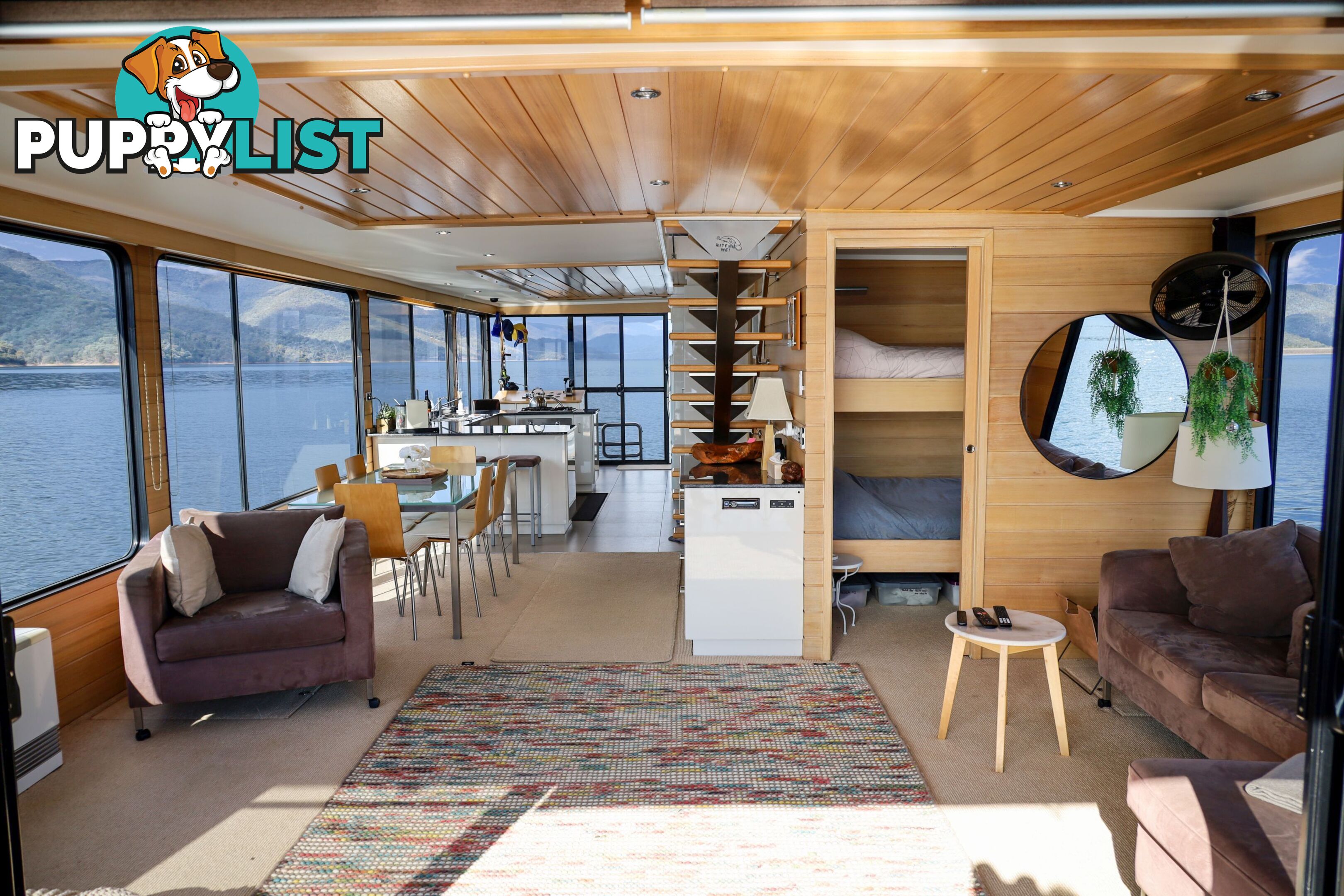 Nomad Houseboat Holiday Home on Lake Eildon