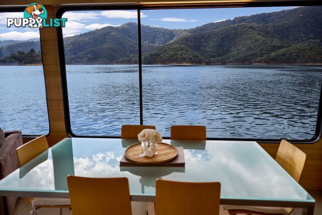 Nomad Houseboat Holiday Home on Lake Eildon