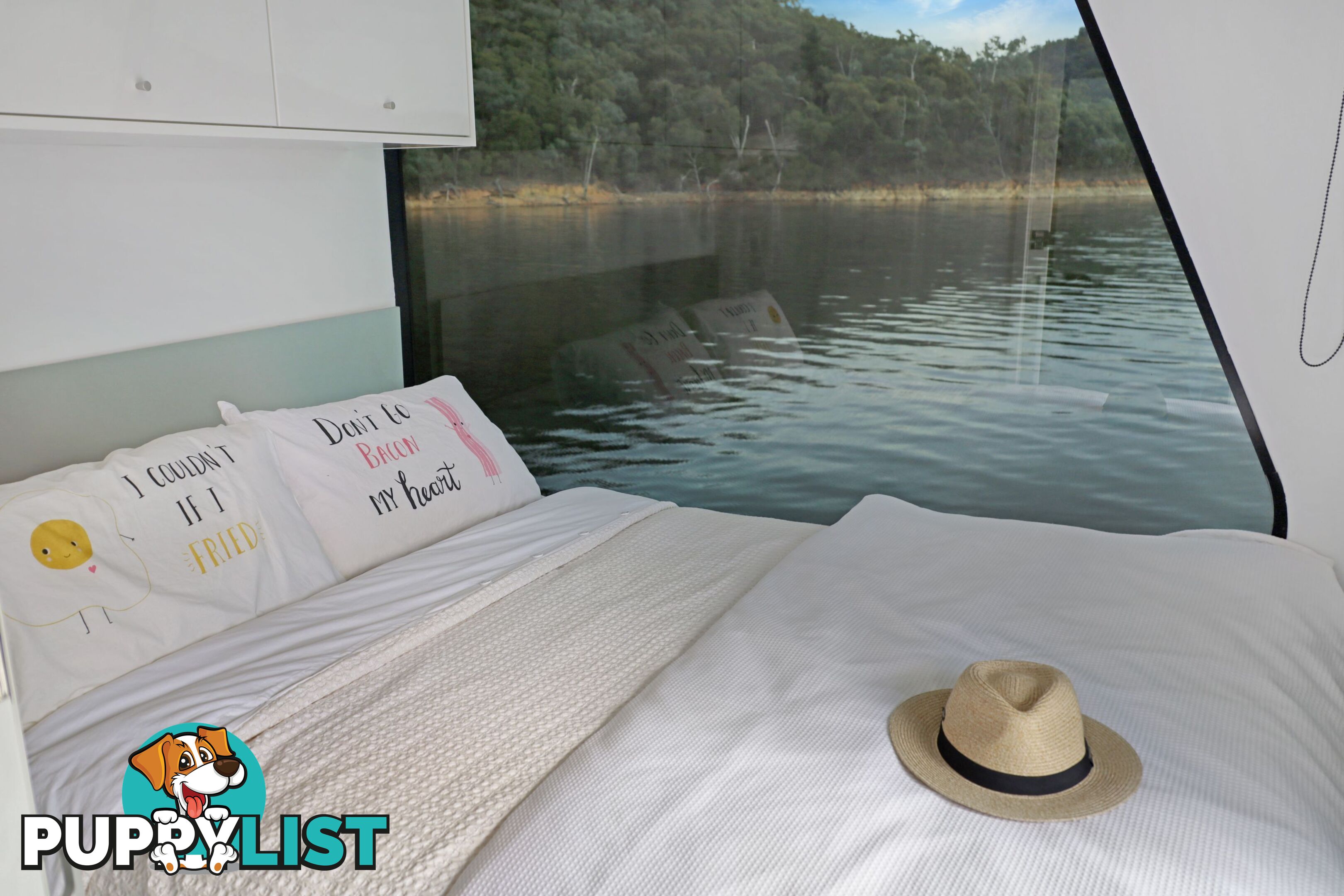 Status Houseboat Holiday Home on Lake Eildon