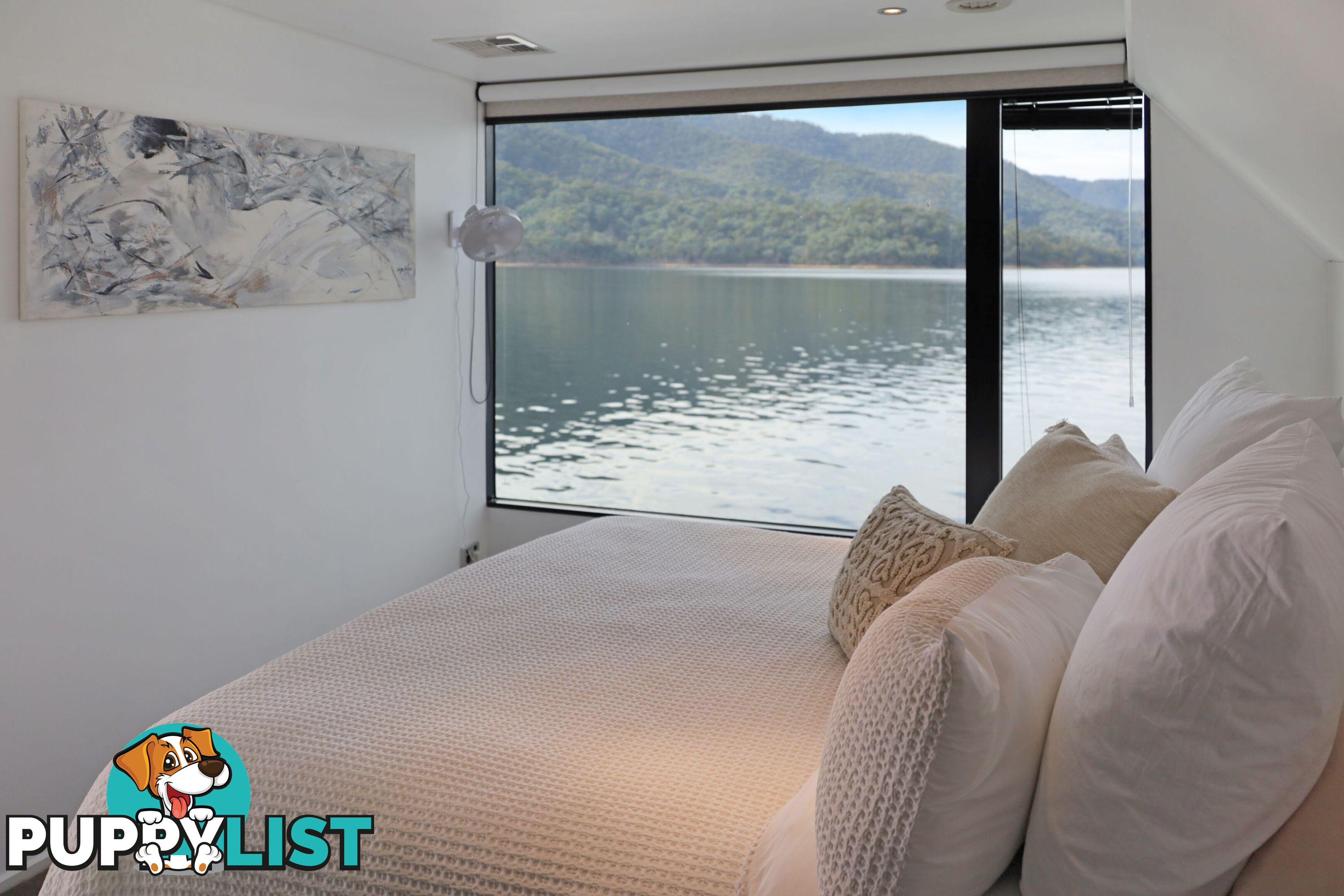 Status Houseboat Holiday Home on Lake Eildon