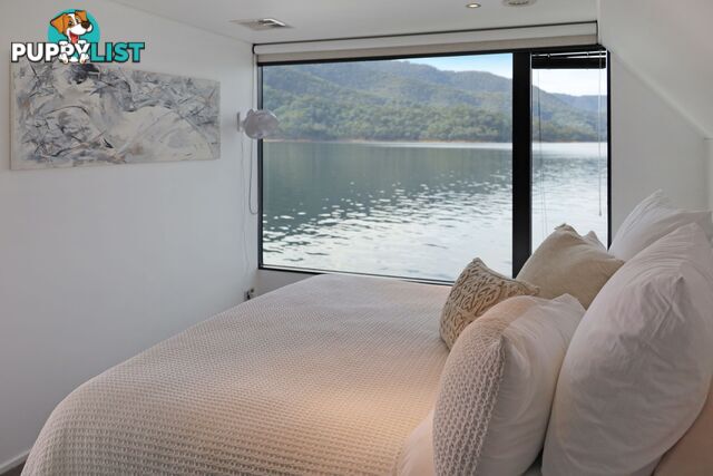 Status Houseboat Holiday Home on Lake Eildon