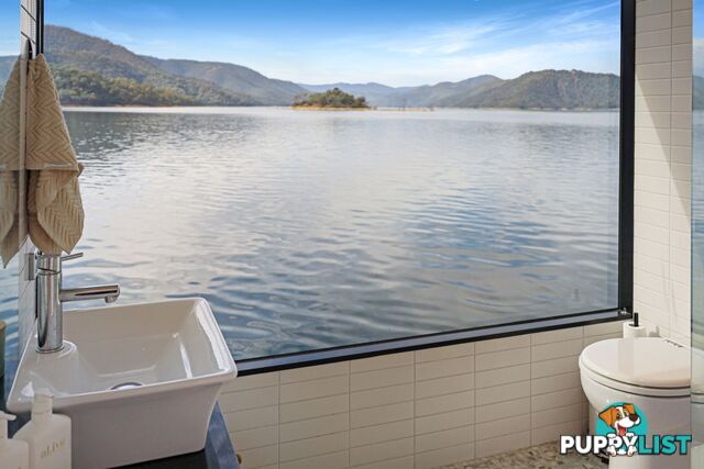 Status Houseboat Holiday Home on Lake Eildon