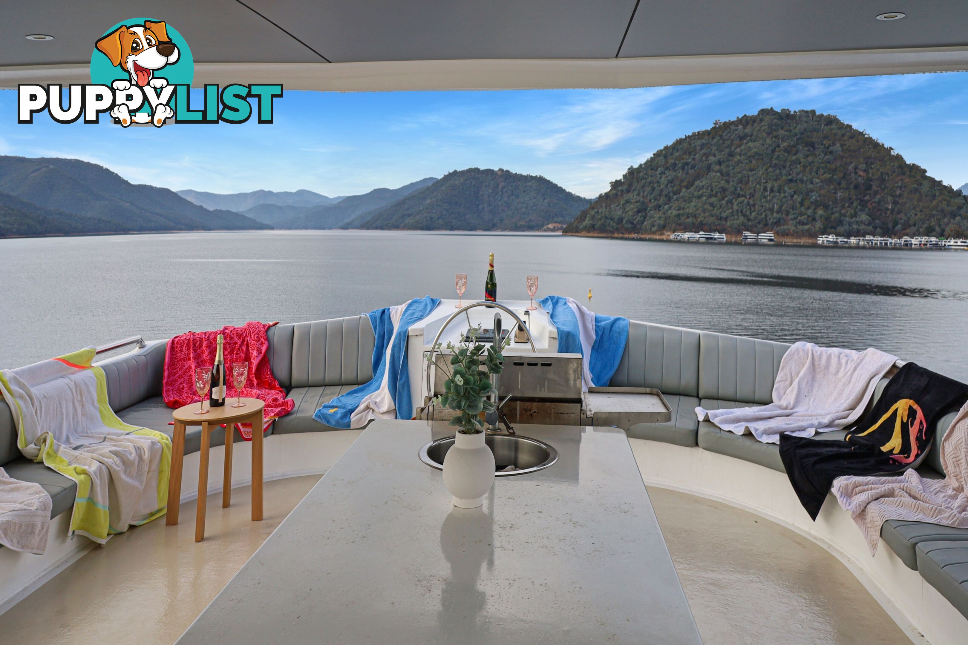 Status Houseboat Holiday Home on Lake Eildon