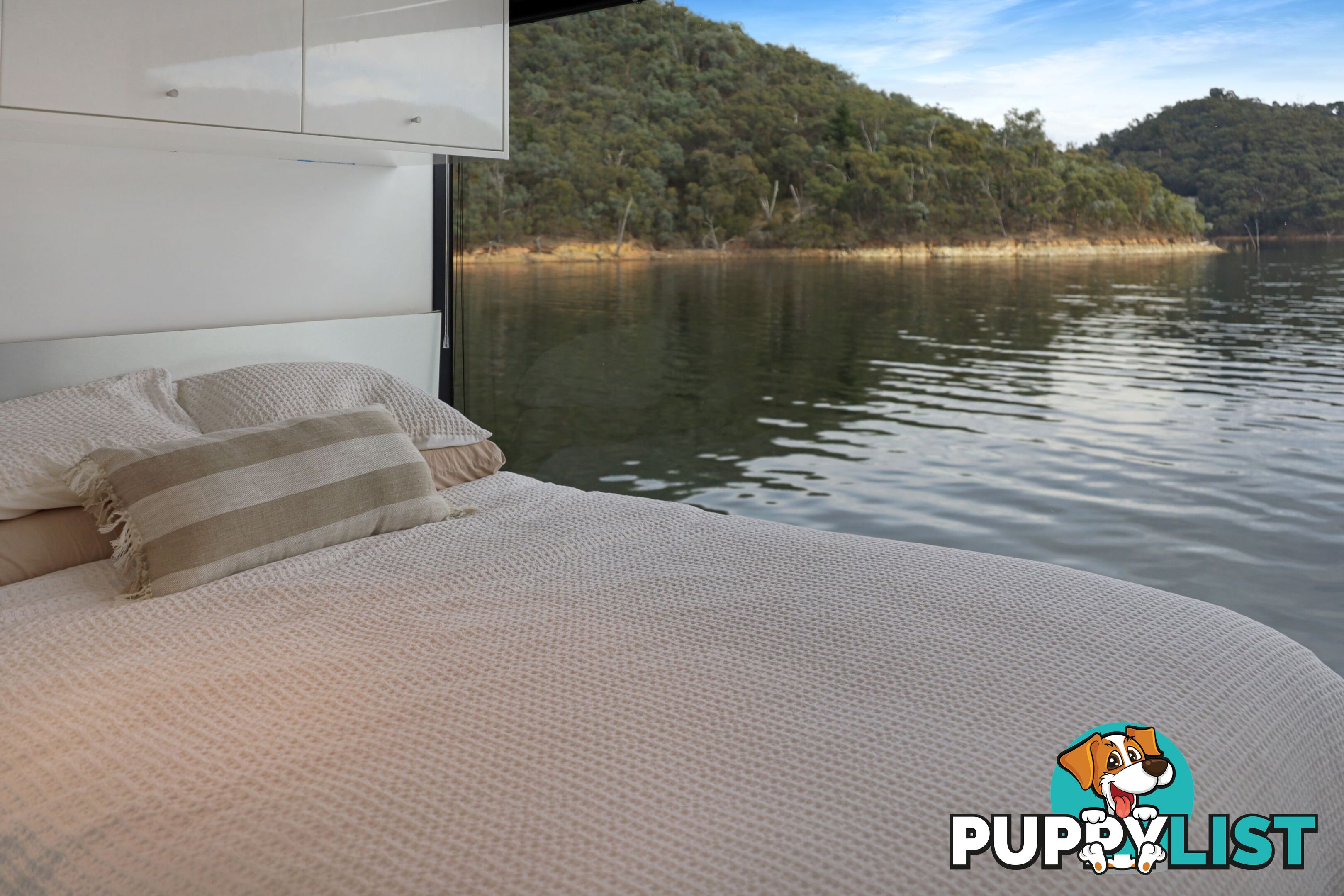 Status Houseboat Holiday Home on Lake Eildon