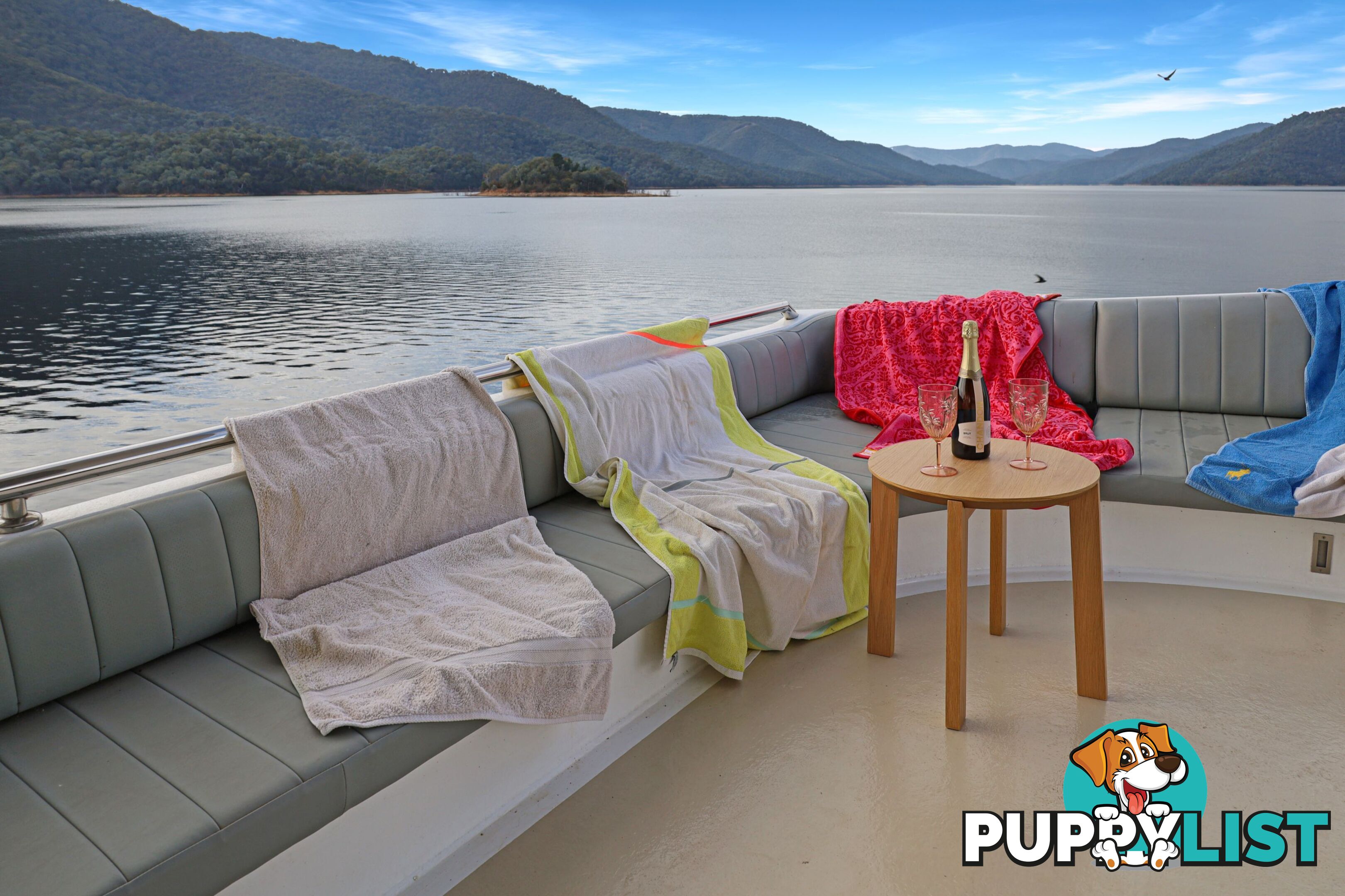 Status Houseboat Holiday Home on Lake Eildon