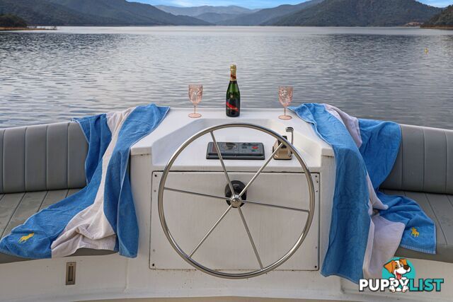 Status Houseboat Holiday Home on Lake Eildon