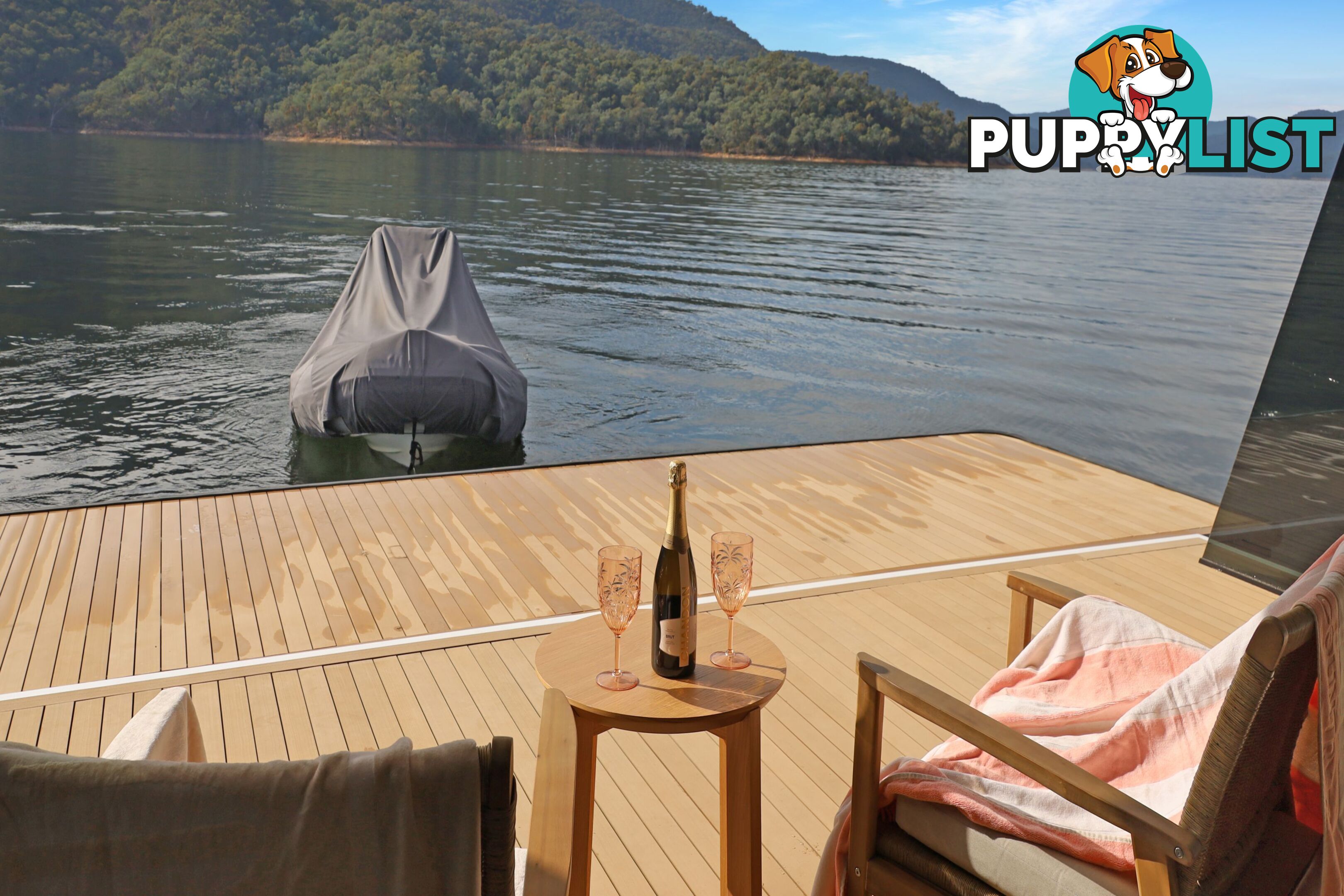 Status Houseboat Holiday Home on Lake Eildon