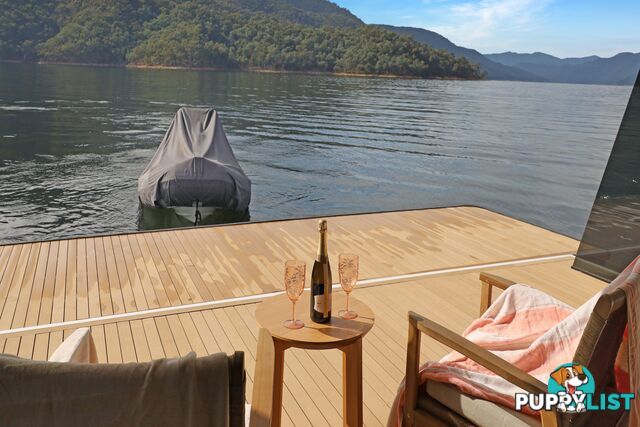 Status Houseboat Holiday Home on Lake Eildon