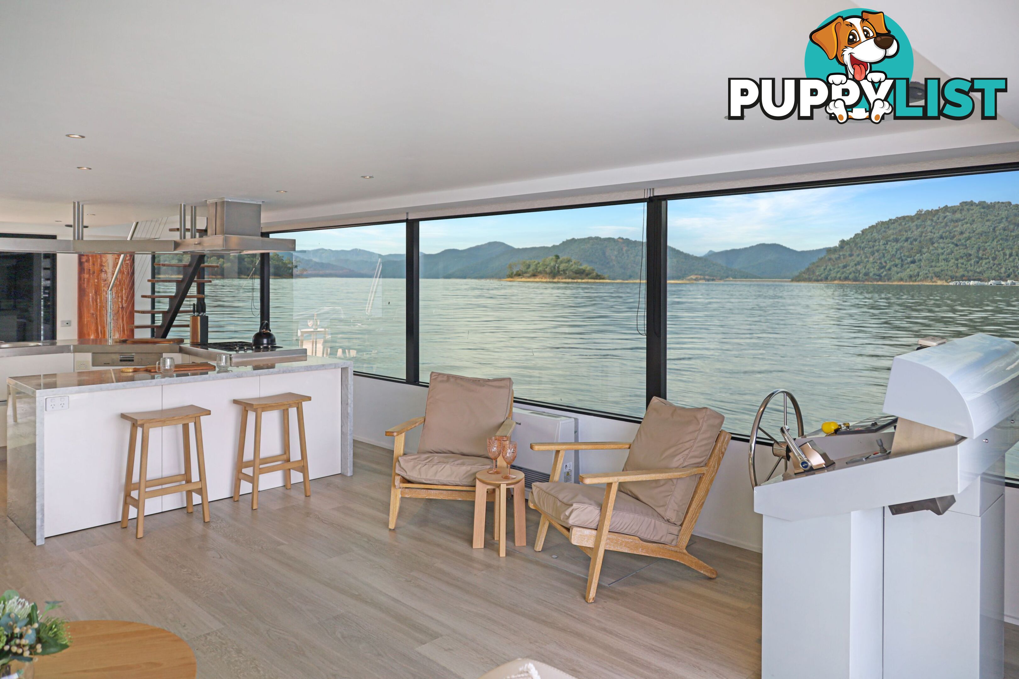 Status Houseboat Holiday Home on Lake Eildon