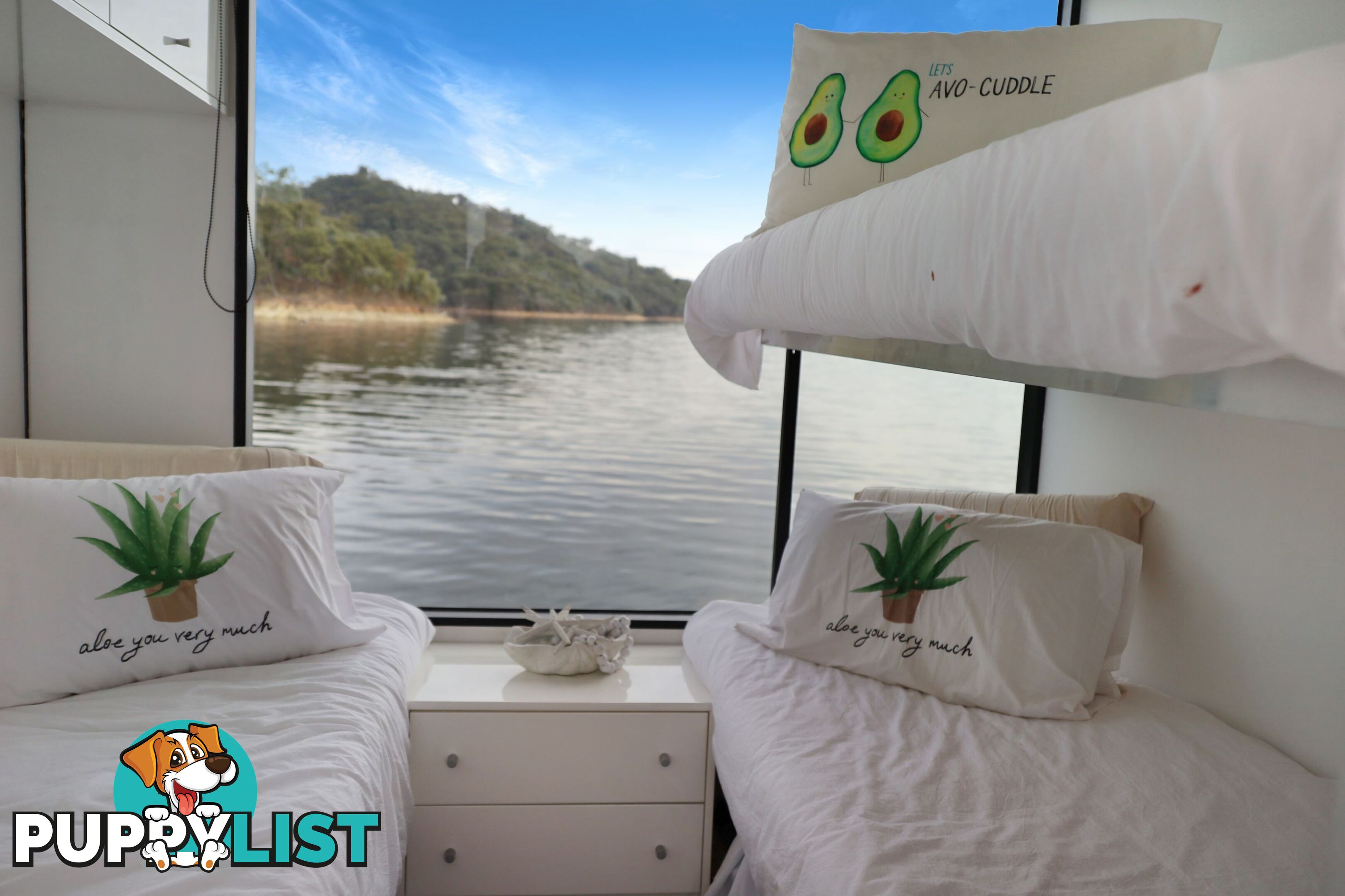 Status Houseboat Holiday Home on Lake Eildon