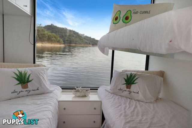 Status Houseboat Holiday Home on Lake Eildon