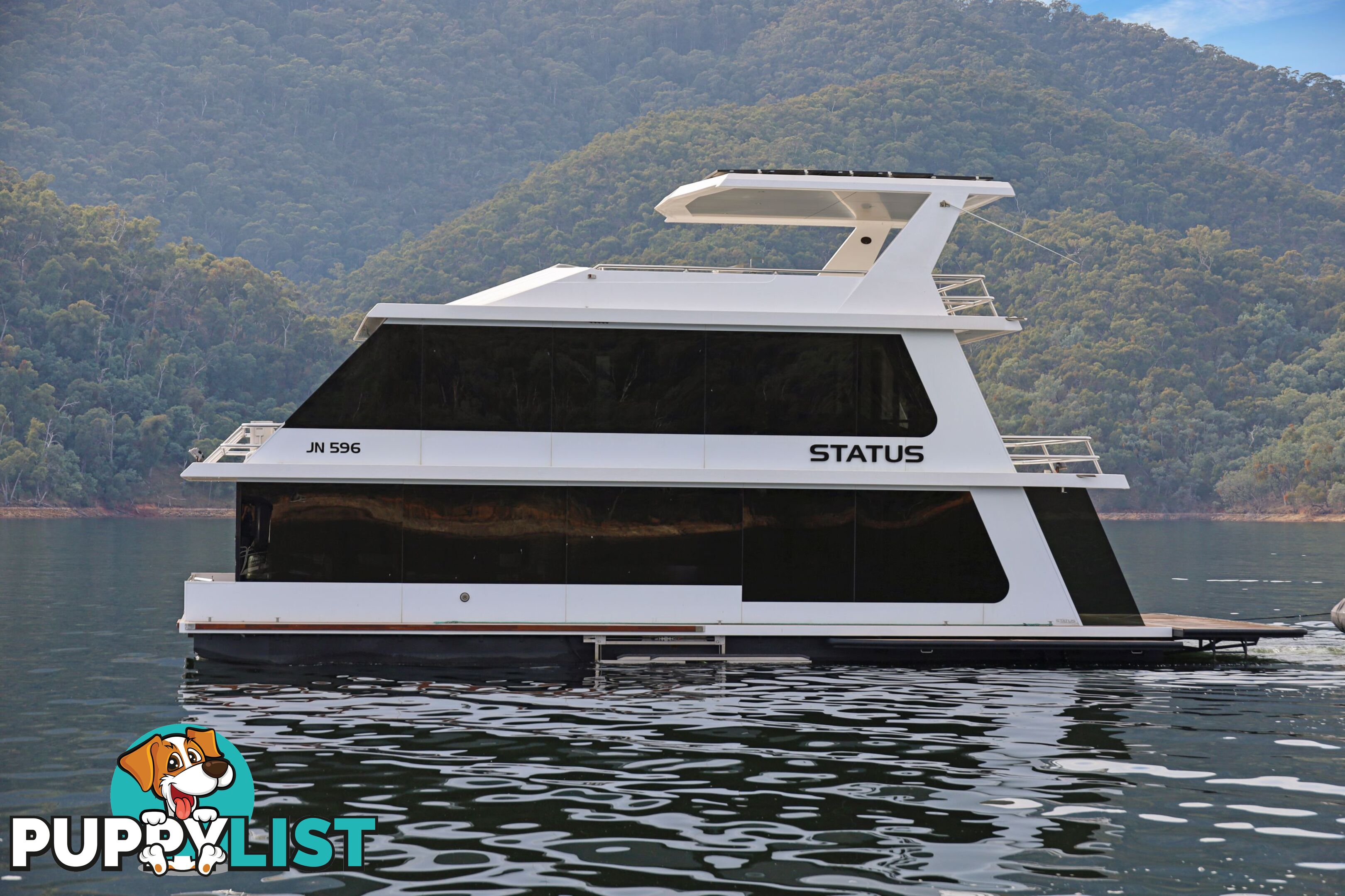 Status Houseboat Holiday Home on Lake Eildon