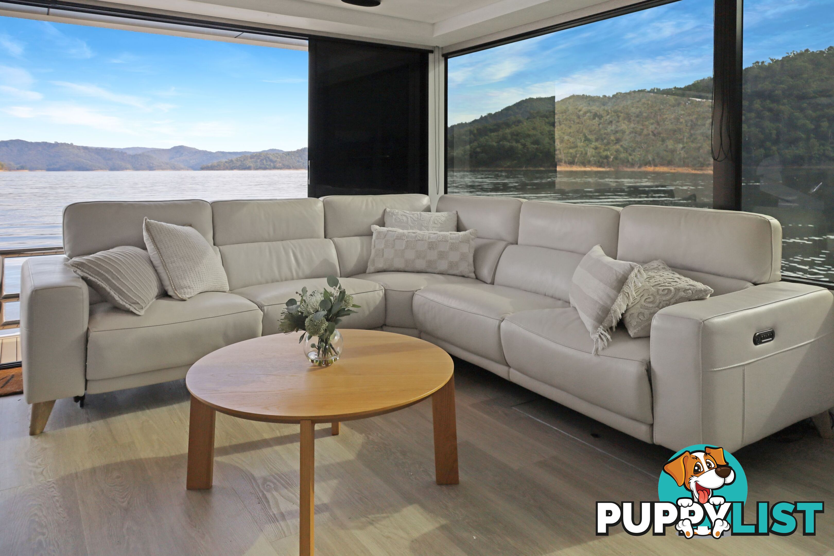 Status Houseboat Holiday Home on Lake Eildon