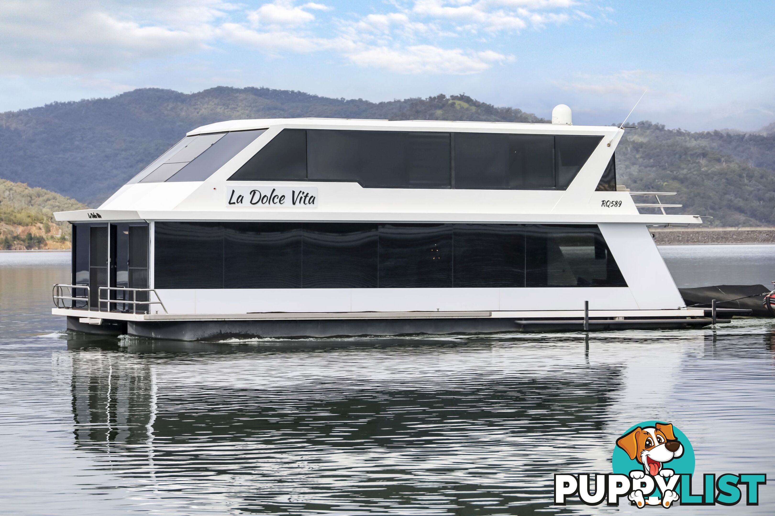 La Dolce Vita Houseboat Holiday Home @ Lake Eildon