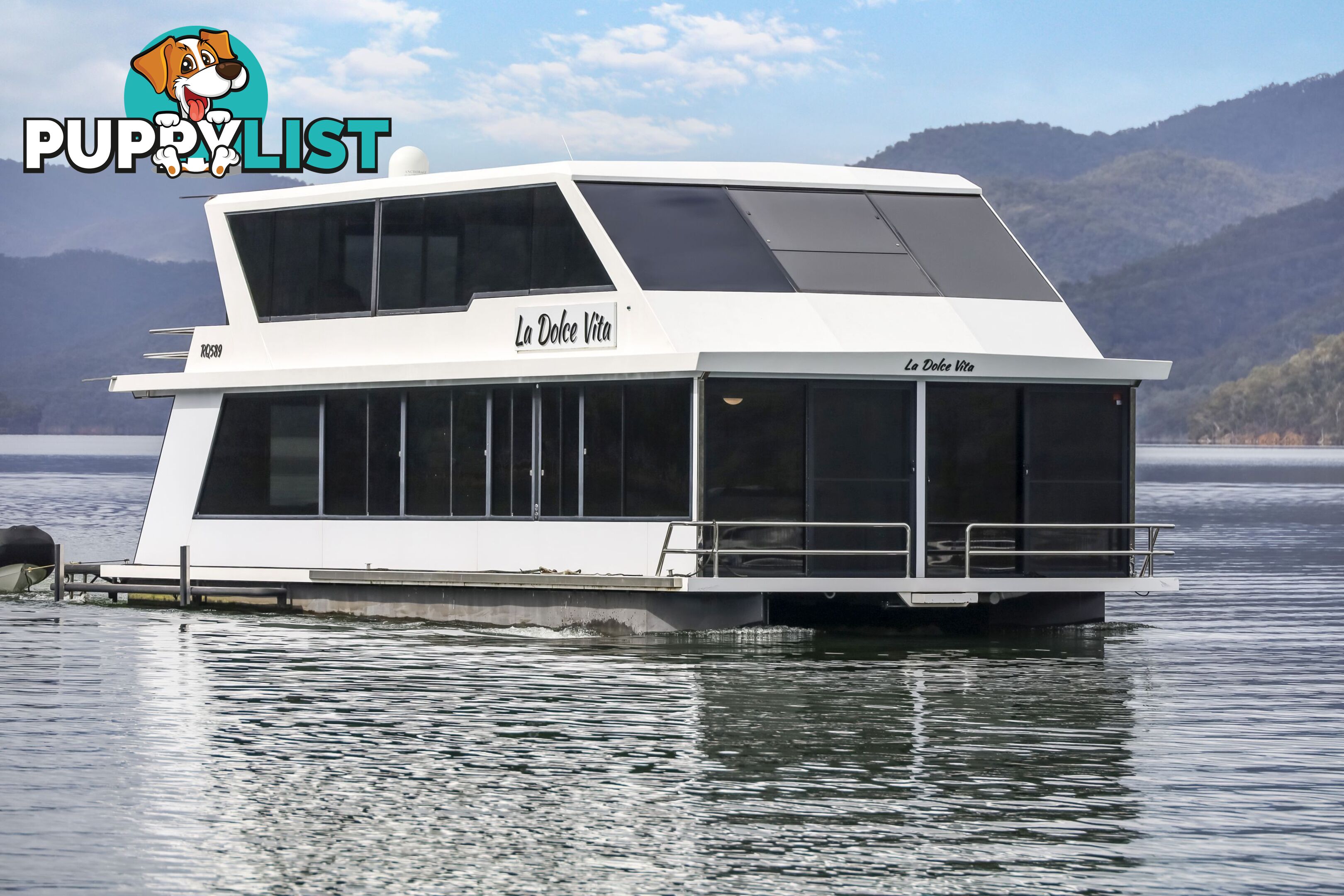 La Dolce Vita Houseboat Holiday Home @ Lake Eildon